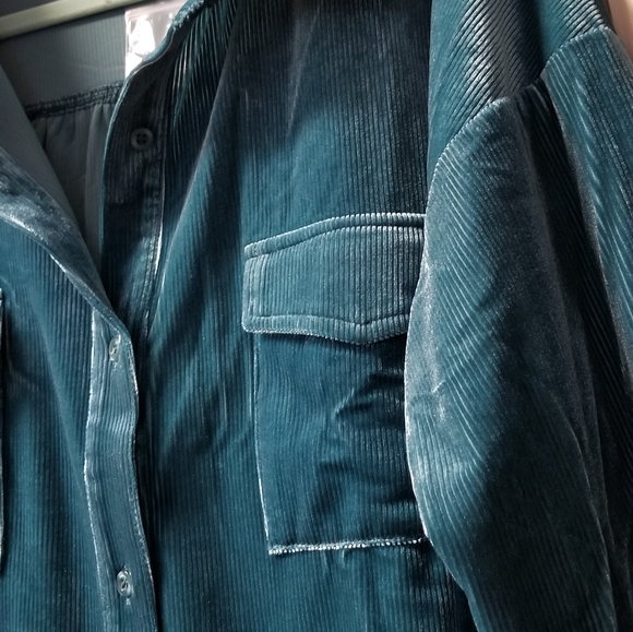 ⚜ Green Velvet Double Pocket Shirt - Picture 8 of 11